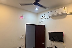 Hotel O REDMOON RESIDENCY, Chennai