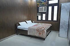 Aaradhy Yatri Sadan, Vrindavan