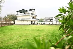 Casa Bianca Luxury Villa with Pool Amenities, Gurgaon