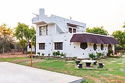 Alaya Stays Khade Farms| 4 BHK with Gazebo and Terrace, Malavalli