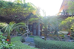 Urban Escape Farmhouse by GGH | Noida, Noida