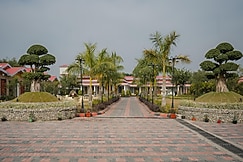 CRIMSON GRAND (A UNIT OF CHHAYA BITHI RESORT CUM RESTURANT), Phansidewa