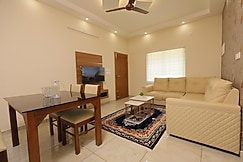 LE CASTLE| 2BHK Retreat Near Lulu Mall, Cochin