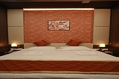 GAMAGASHREE HOTEL AND FINE DINE, Sagara