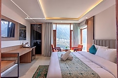 Shaina Hotel and Cottage, Manali