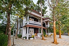 ELIVAAS Vintage Retreat | 5 BHK Riverfront Heritage Villa, Kothamangalam