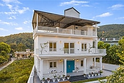 ELIVAAS Kimadi House 4 BHK English Style Villa with Pool, Dehradun
