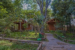 Boond - Wooden Cottage With Private Plunge Pool, Hosur