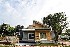 Marwah Farms - Yoga Retreat Villa, Delhi