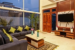 The Wayne Manor Luxury 6BHK Villa with Lawn, Varanasi
