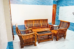 Sumi White House, Peravurani