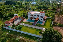Amara Kosha Lagoon Villa 3BHK 1Dom 2-20 pax POOL, Denkanikota