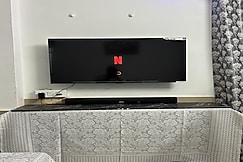 Secret Spot w 43 inch smart TV, Netflix & Balcony., Siliguri