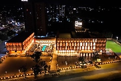 Status Dine Banquet and Restaurant, Mahemdavad
