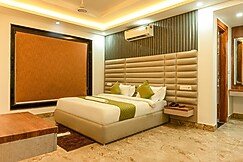 Mazestic Bay Hotel & Banquet, Noida