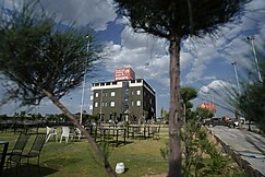 hotel highway queen, Phulera