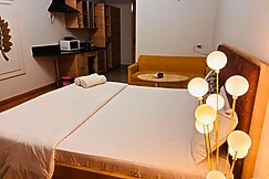 Modern studios by singh comfy, Greater Noida