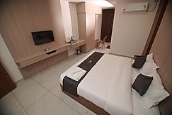 EMPIRE SUITES, Pala