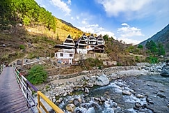 Raj Villas by Serene Resorts - Riverside Luxury Pentagon Villas | Tirthan Valley, Gushaini