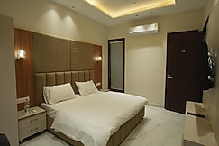 M Raj Hotels, Phagwara