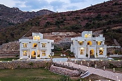 ELIVAAS Mandovar 4 Room Suite with Common Pool & Garden, Udaipur