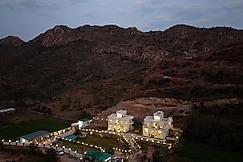 ELIVAAS Mandovar 4 Room Suite with Common Pool & Garden, Udaipur