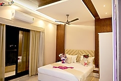 Viraj Hotel & Restaurant, Indore