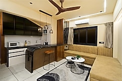 Amber 1BHK in Khar by SquareOne Stays, Mumbai
