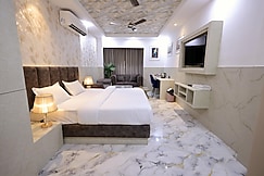Hotel Dreamland, Karnal