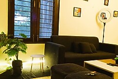 Rusty Roads 2BHK Private apartment South Delhi, Delhi