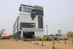 Thenmozhi Grand Inn, Polur