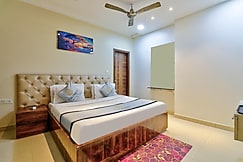 Hotel Twamev Peeragarhi, Delhi