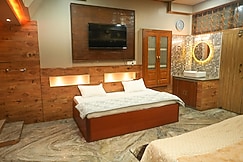 AC Room with Low Profile Bed Cozy Stay, Patna