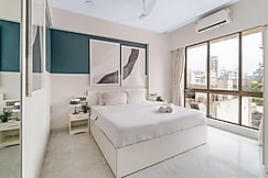 Mezzo 3BHK in Bandra W by SquareOne Stays, Mumbai