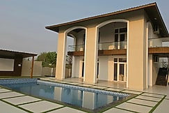 De Falcon Villa, Durg