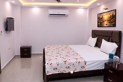 NK Mandapam, Vrindavan