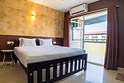 Stella Marries an Airport Lounge, Cochin