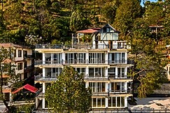 Alaya Stays Mist & Manor Cedar | 3 BHK Apt with Shared Game Zone, Solan