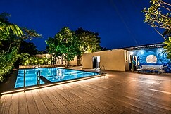 The Crescent Palm By Alaya Stays, Ulhasnagar