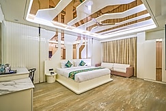 Treebo Premium Royal Gold Palace, Delhi