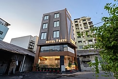 Hotel 7 Skye, Surat