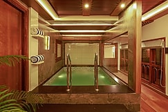 Swimming Pool Houseboat by Hills & Cruise, Alleppey