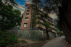 Alivaa Boutique, Dharamkot Road McLeodganj | Valley & Forest Views | Rooftop Monkey Bar, Dharamshala
