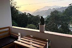 Accomo Your home in the hills, Phadamchen