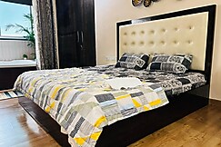 The Jacuzzi Hideaway, Greater Noida