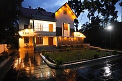 Luxury Homestay in Ernakulam 2BHK by homeyhuts, Cochin