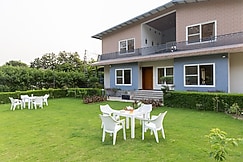 ELIVAAS Signature Puvalgarh Farms Thistle Cottage with shared Pool, Jim Corbett (Ramnagar)