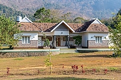 Bruce and Bells Riverside Nature Resort, Kothamangalam