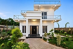 ELIVAAS JP Farm Stay | 5 BHK Villa With Bar Area & Sit-out, Manesar