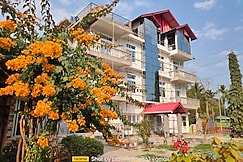 Kamalalaya residency, Mon